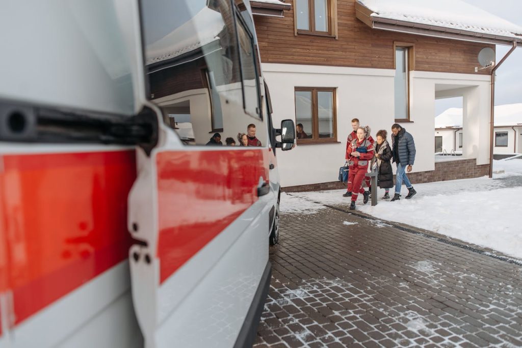 people-bringing-woman-to-the-ambulance-6754151 People Bringing Woman To The Ambulance